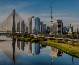 ônibus saindo da Rodoviária de Poços de Caldas para São Paulo